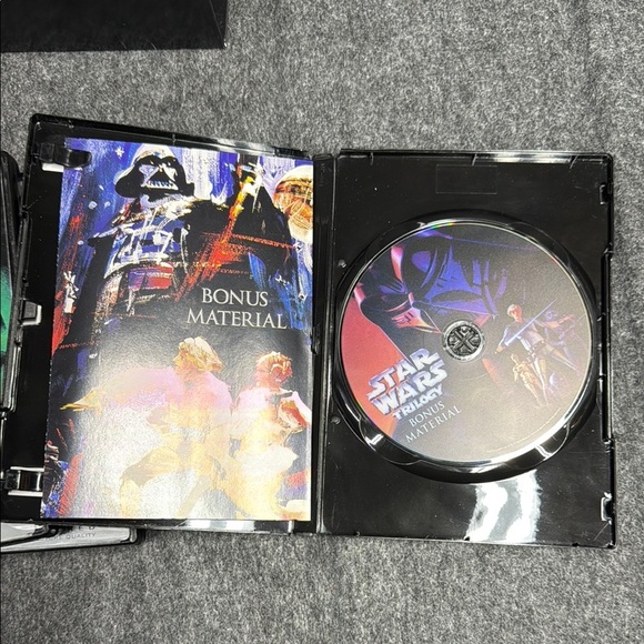 Star Wars Trilogy DVD Set - Silver and Black - Picture 11 of 11